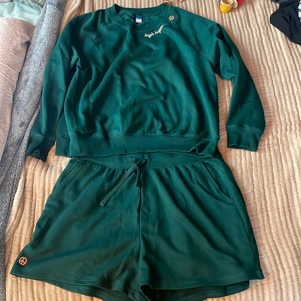 New old navy cozy sweater shorts set